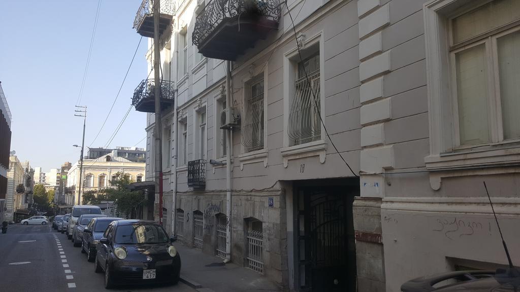 Old Tbilisi Trio Apartments Екстериор снимка